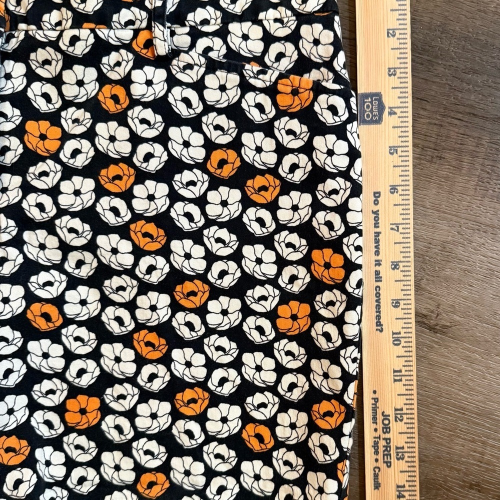 Lands' End Black with Floral Print Mid Rise Shorts Size 10P - Picture 9 of 12